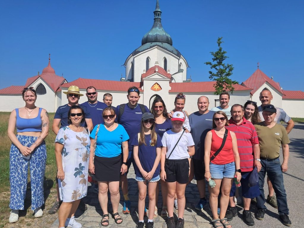 Společná fotografie účastníků setkání hasičských sborů ze Zubří na Vysočině